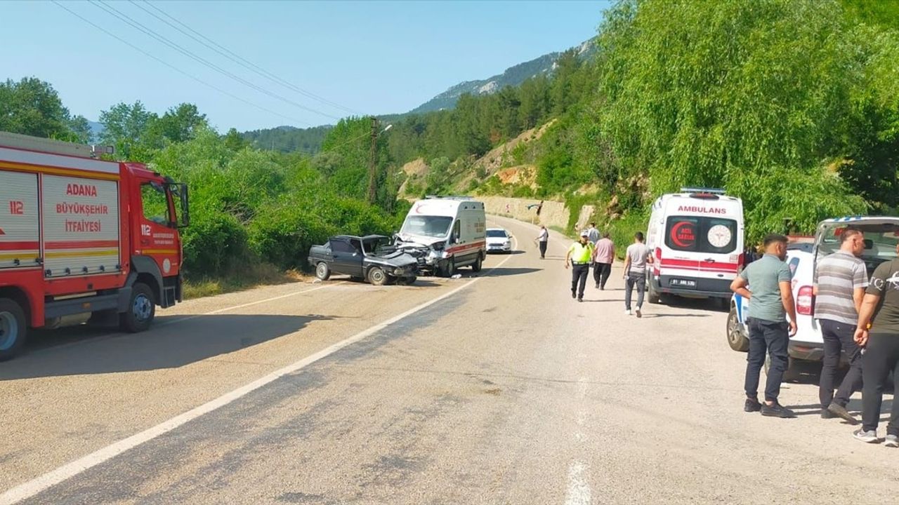 Adana'da Ambulansla Çarpışan Otomobilde 1 Kişi Hayatını Kaybetti