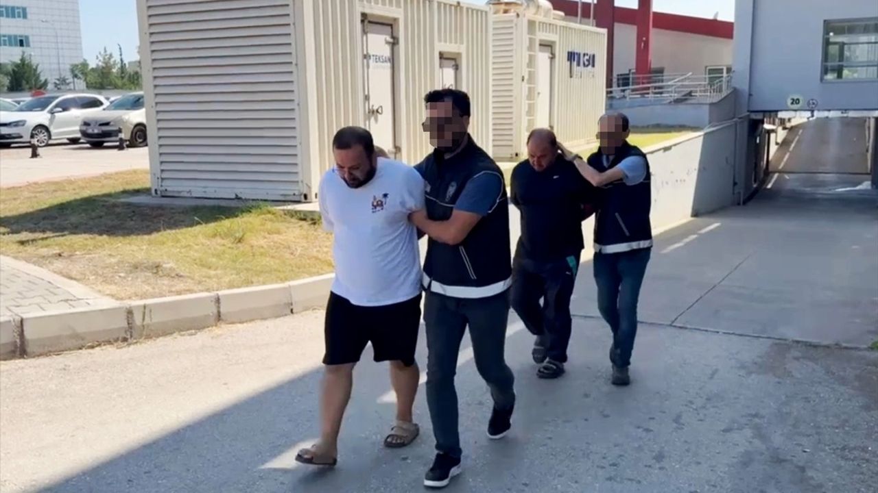 Adana'da Kaçak Sigara Operasyonu: İki Şüpheli Tutuklandı
