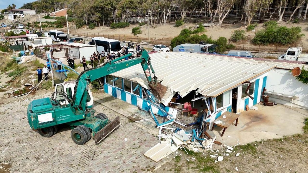 Adana'da Kaçak Yapılar Yıkıldı, Zanlı Tutuklandı