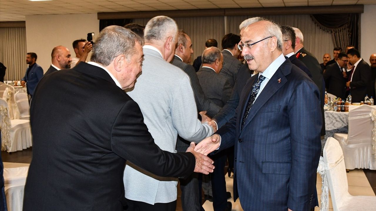 Adana'da Kurban Bayramı Coşkusu: Bayramlaşma Programı Gerçekleşti