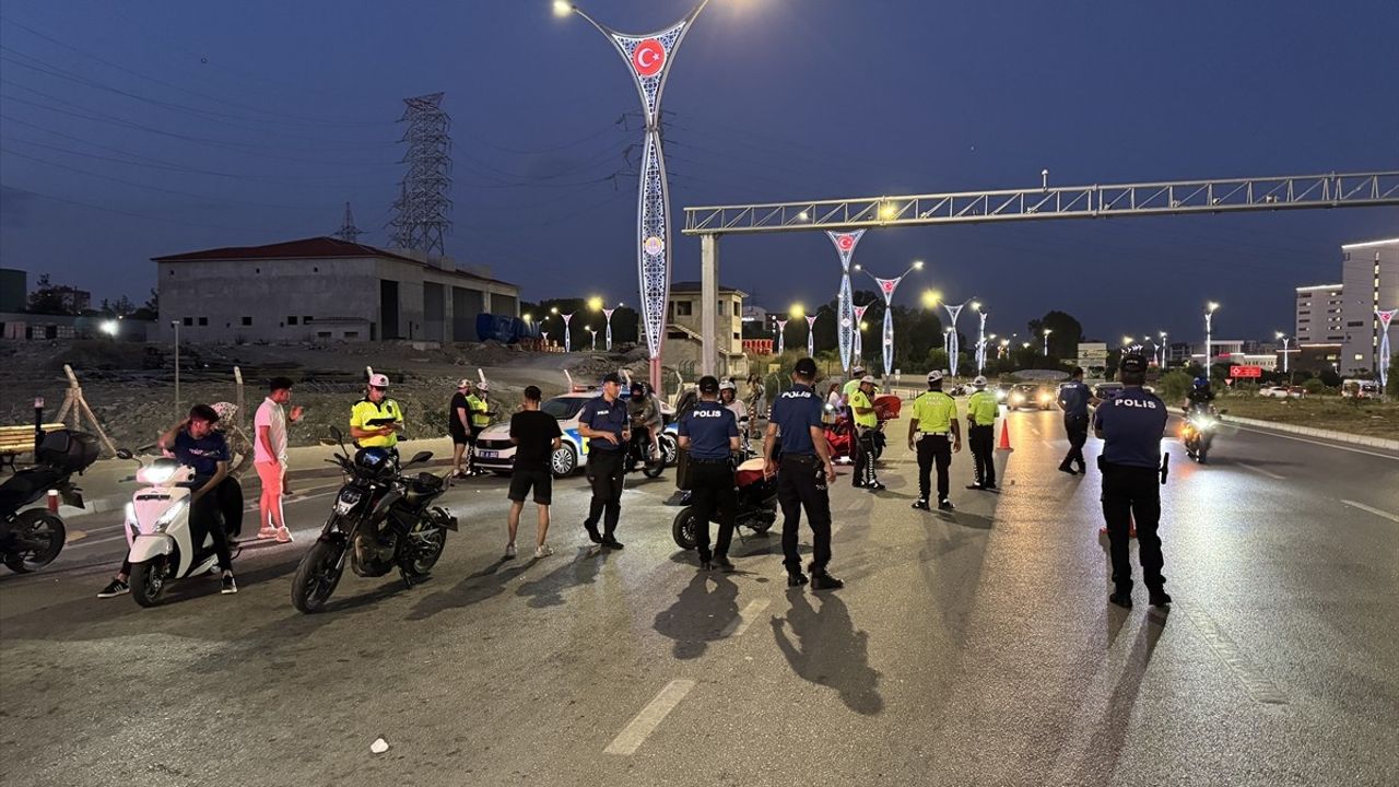 Adana'da Motosiklet Denetimlerinde 16 Araç Traffikten Men Edildi
