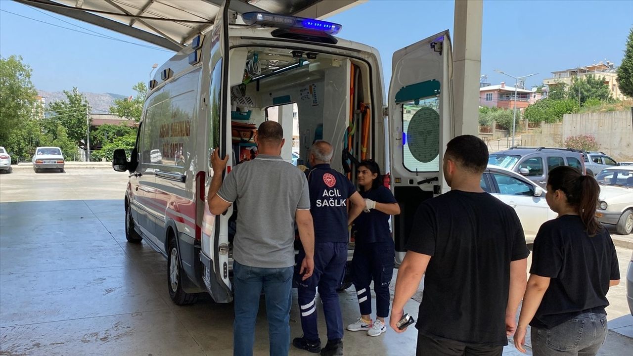 Adana'da Orman Yangını: 2 Personel Yaralandı