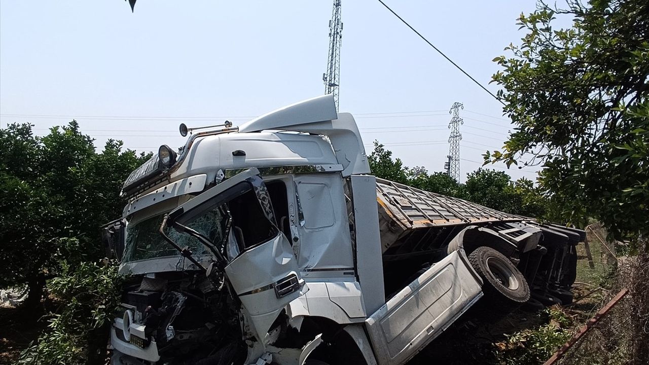 Adana'da Zincirleme Trafik Kazası: 1 Yaralı