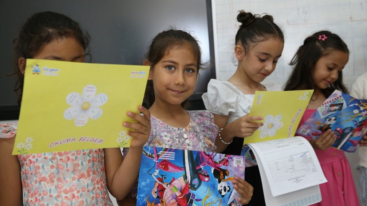 Adana, Mersin, Hatay ve Osmaniye'de Öğrenciler Karnelerini Aldı