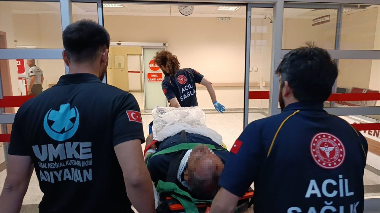 Adıyaman'da Hafif Ticari Araç Kaza Yaptı: 1 Ölü, 1 Yaralı