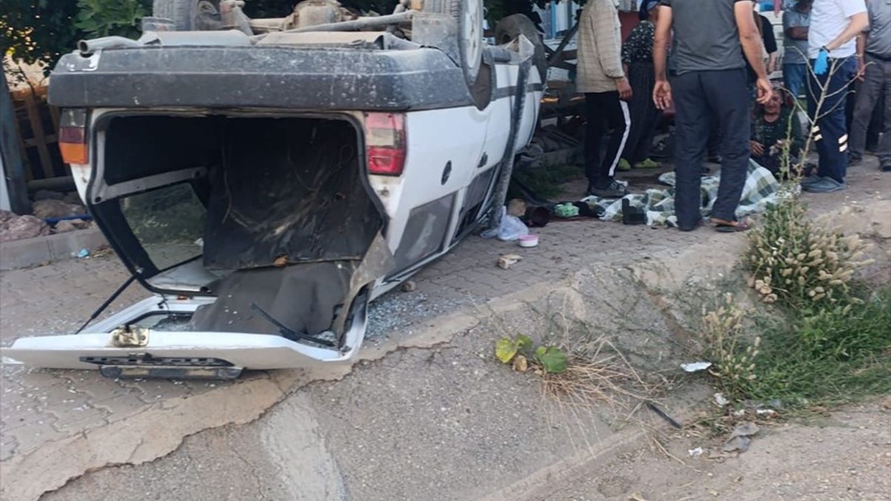 Adıyaman'da Şarampole Devrilen Araçta Sürücü Hayatını Kaybetti