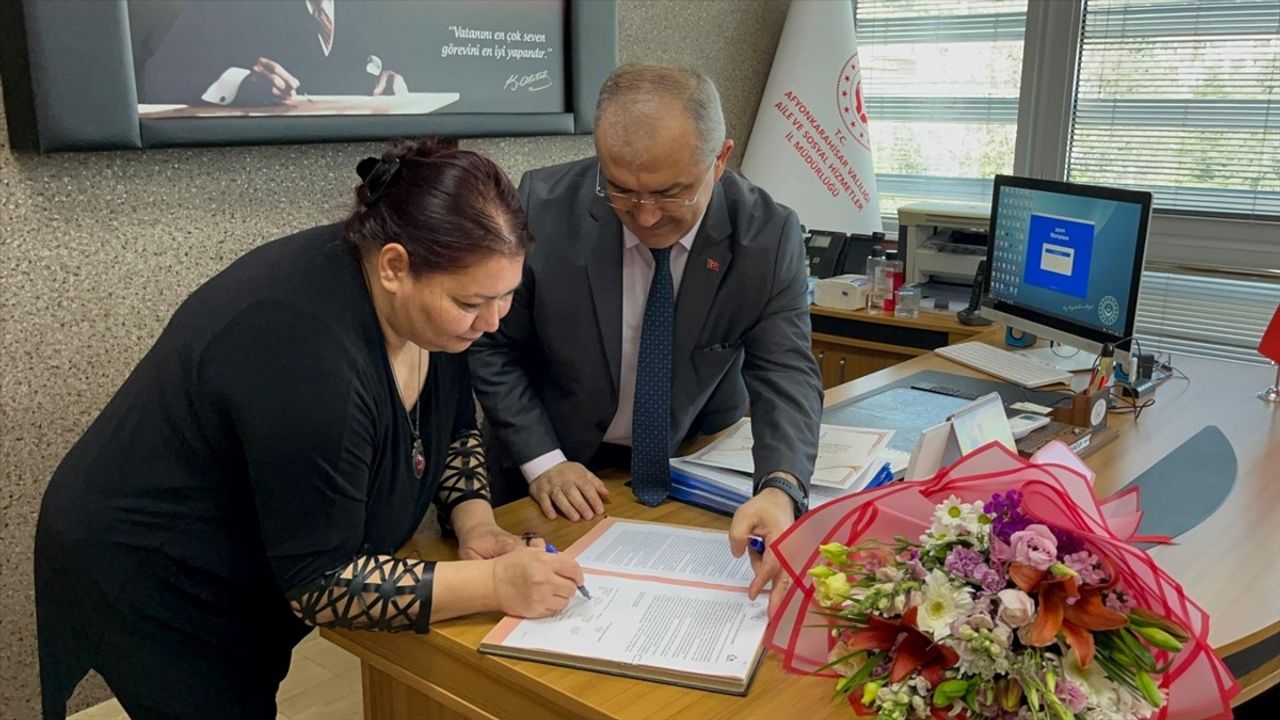 Afyonkarahisar'da 'Geçici Koruyucu Aile Hizmeti' Uygulaması Başladı