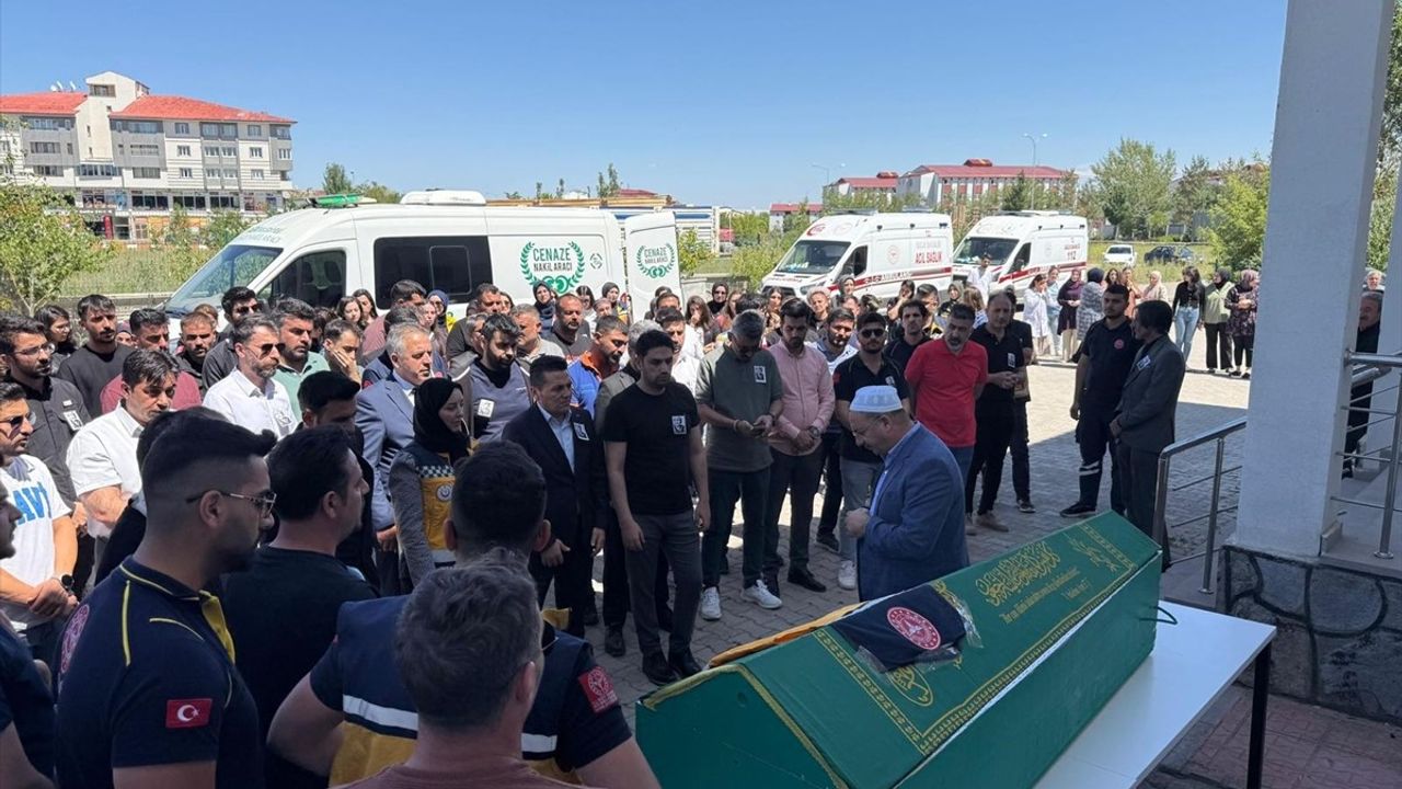 Ağrı'da Acil Tıp Teknisyeni Trafik Kazasında Hayatını Kaybetti