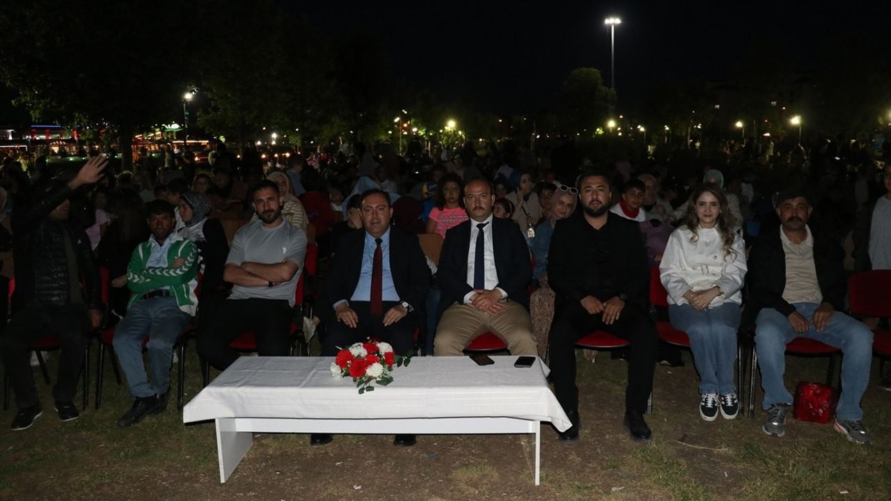 Ağrı'da Çocukların Eğlence Dolu Günü: Açık Hava Sineması ve Oyun Festivali