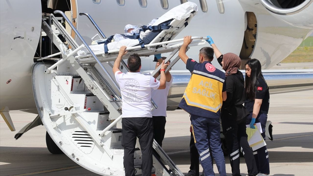 Ağrı'daki Down Sendromlu Çocuk, Ambulans Uçakla Ankara'ya Sevk Edildi