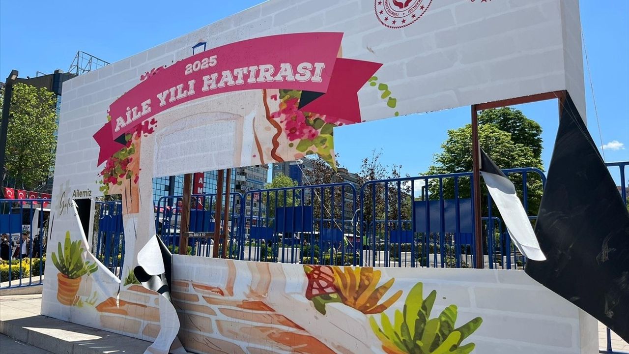 Aile Yılı Pano Olayında Gençlerle Yüz Yüze Görüşme