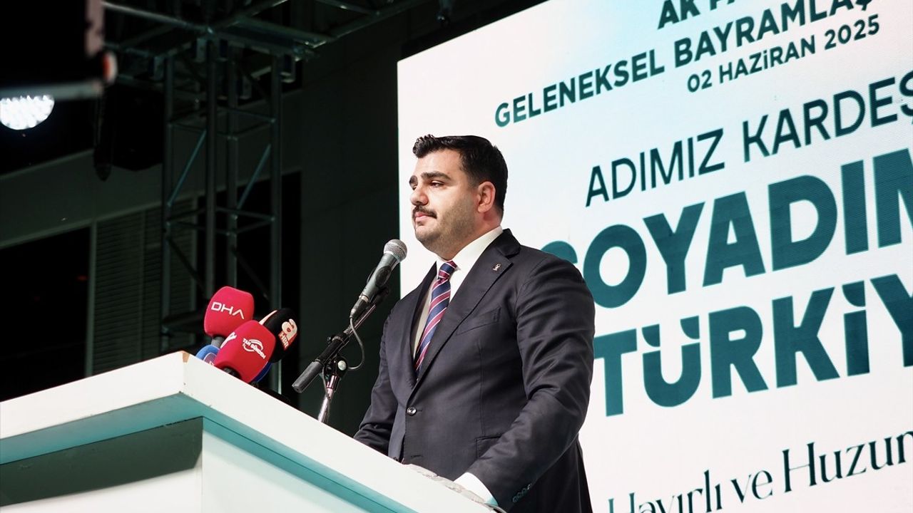 AK Parti Genel Sekreteri İnan'dan İzmir'deki Çöp Krizine Sert Eleştiriler