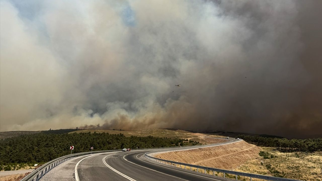 Akhisar'da Orman Yangını: İki Mahalle Tahliye Edildi