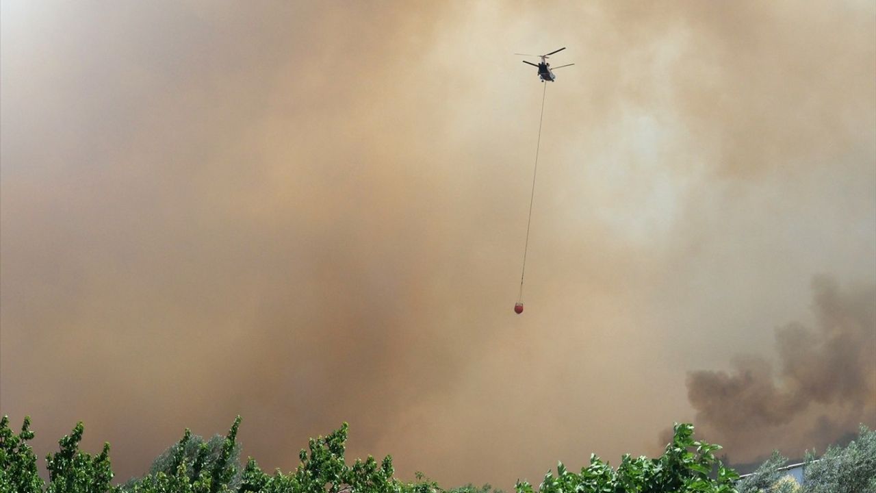 Akhisar'daki Orman Yangını Üç Gündür Kontrol Altına Alınmaya Çalışılıyor