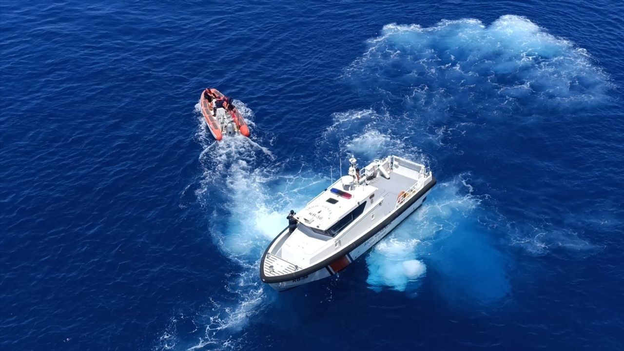 Alanya'da Mahsur Kalan Keçi Sahil Güvenlik Ekipleri Tarafından Kurtarıldı