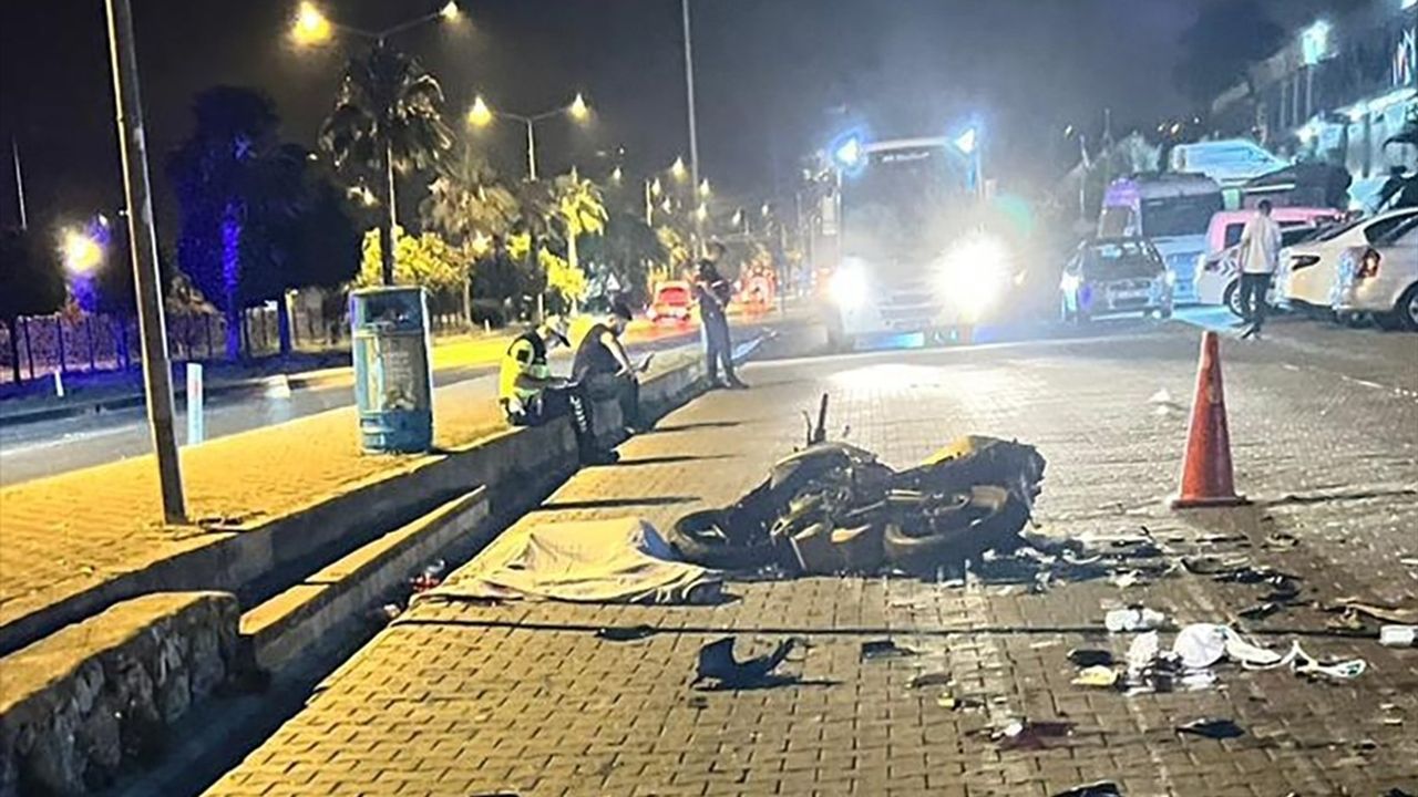 Alanya’da Motosiklet Çarpışması: 2 Genç Hayatını Kaybetti