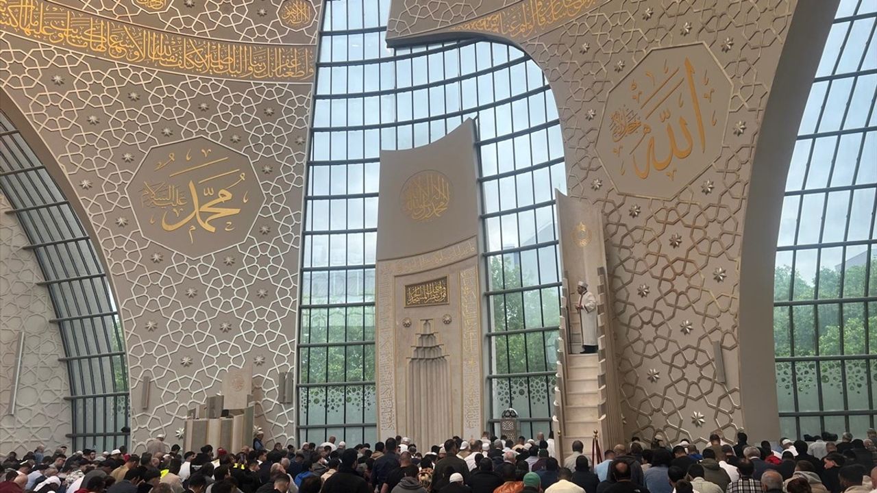 Almanya'da Kurban Bayramı Namazı Coşkuyla Kutlandı