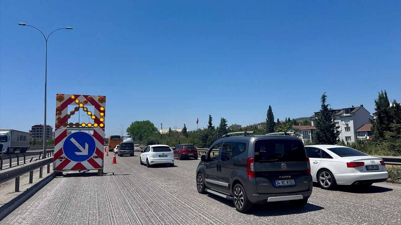 Anadolu Otoyolu'nda Yolcu Otobüsü ile Tır Çarpıştı: Ulaşım Aksadı