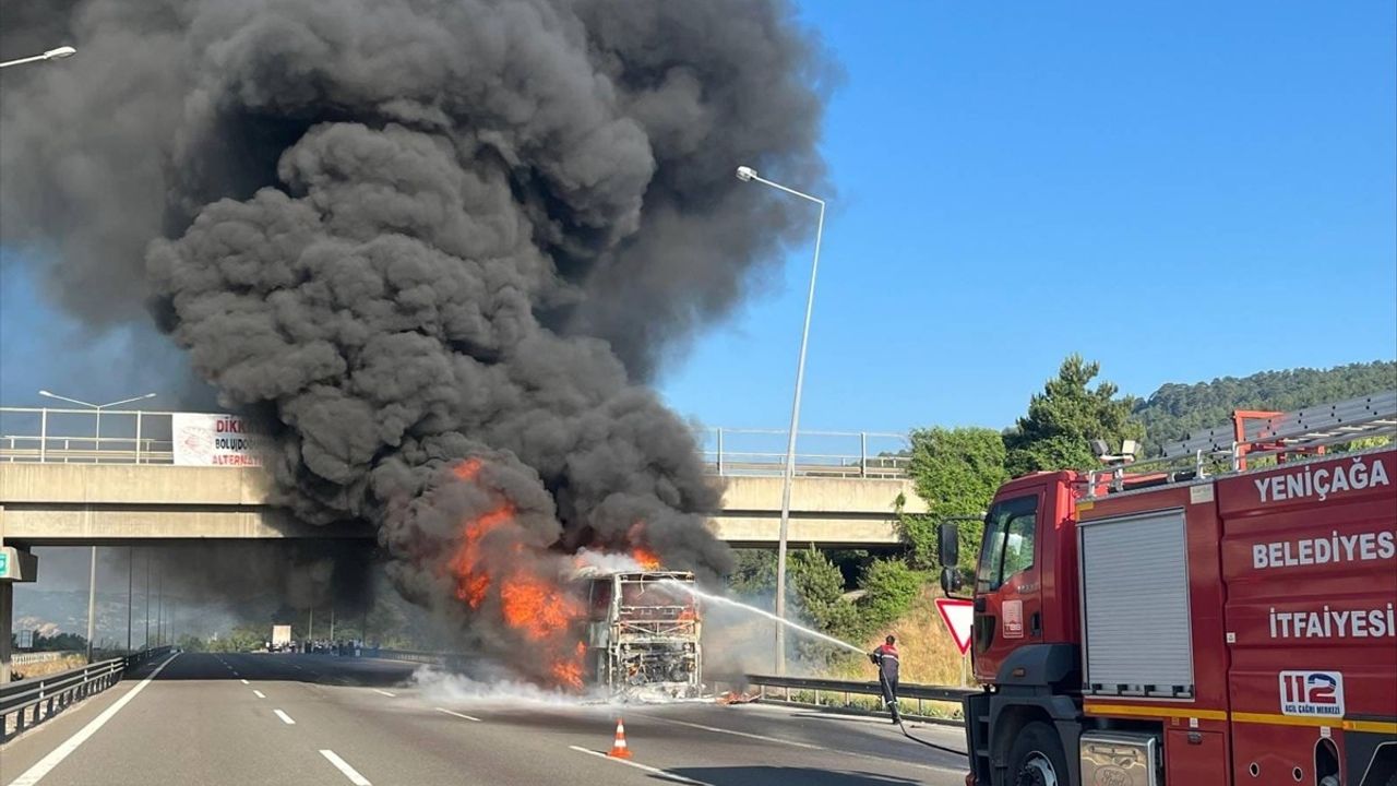 Anadolu Otoyolu'nda Yolcu Otobüsü Yangını: Yok Olma Süreci