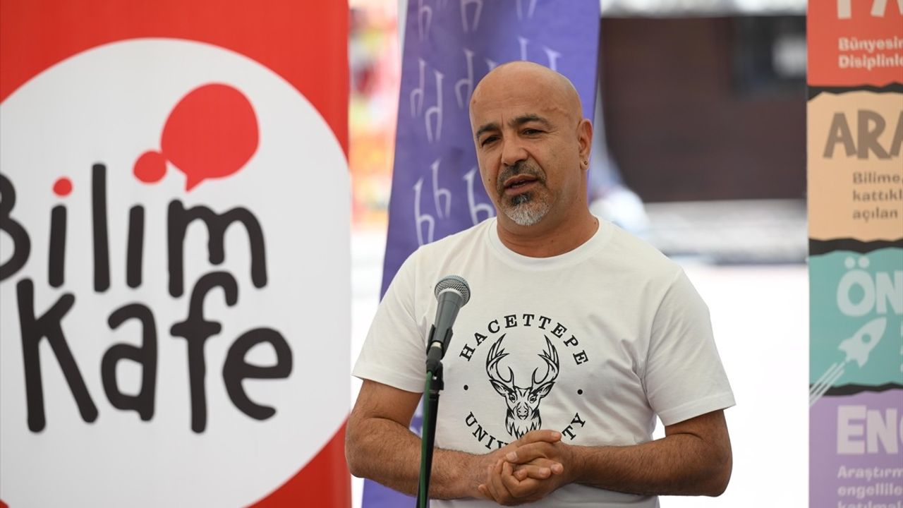 Ankara'da 'Bilim Kafe' Etkinliği: Çocuk, Aile ve Eş İlişkileri Ele Alındı