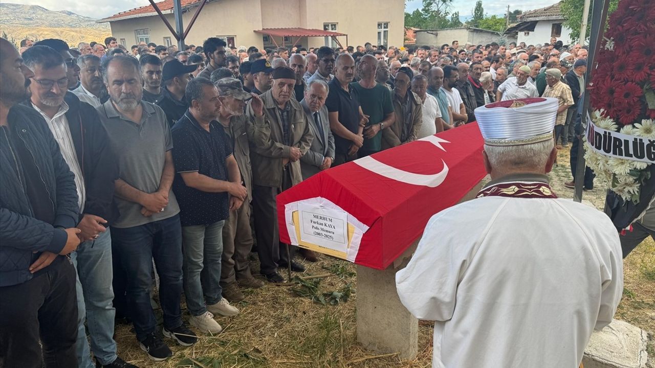 Ankara'da Kavga Sonrası Hayatını Kaybeden Polis Memurunun Cenazesi Çankırı'da Defnedildi