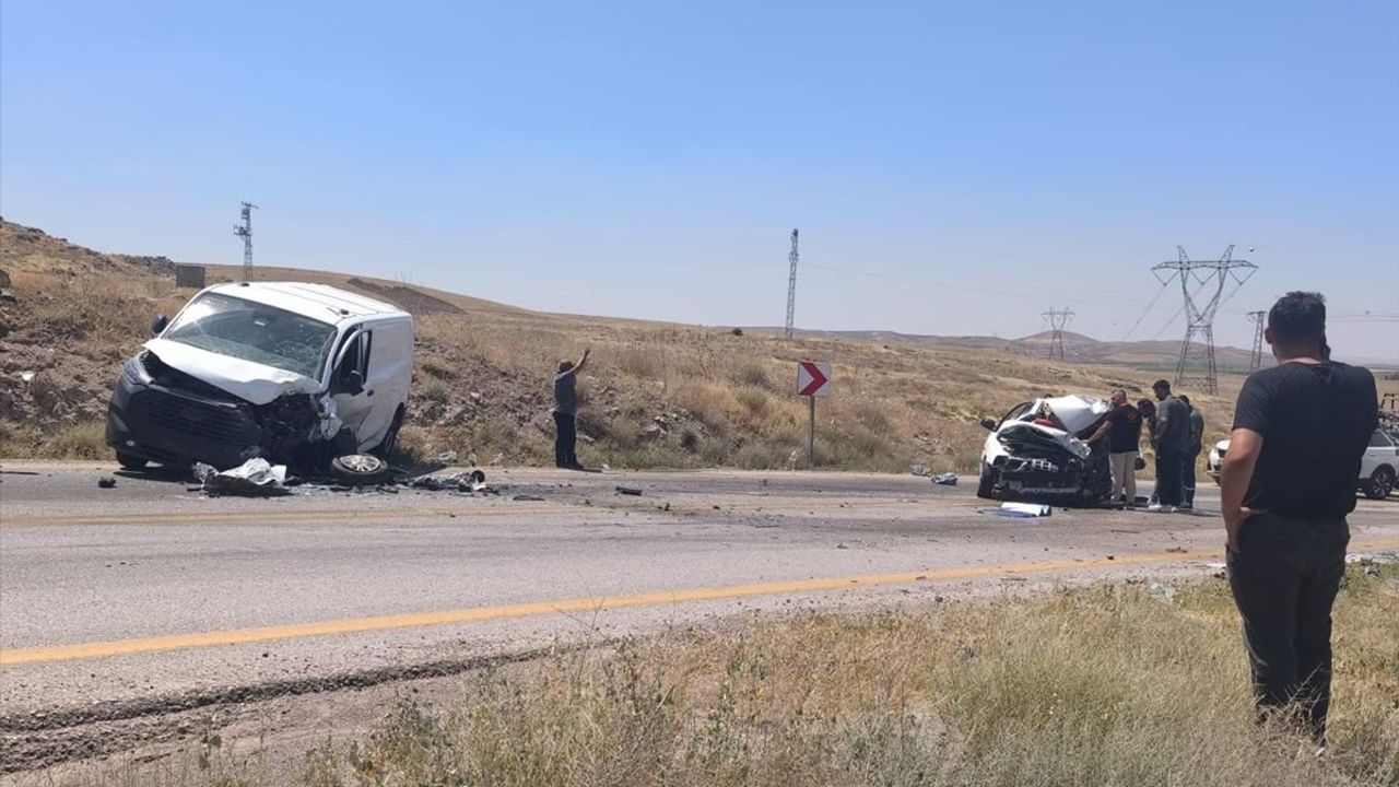Ankara'da Trafik Kazası: 1 Ölü, 1 Yaralı