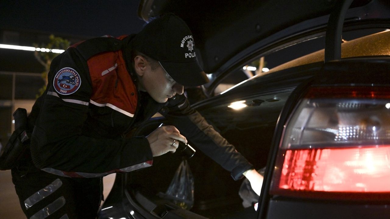 Ankara İl Emniyet Müdürü Dinç, Keçiören'deki Polis Uygulama Noktasını Ziyaret Etti