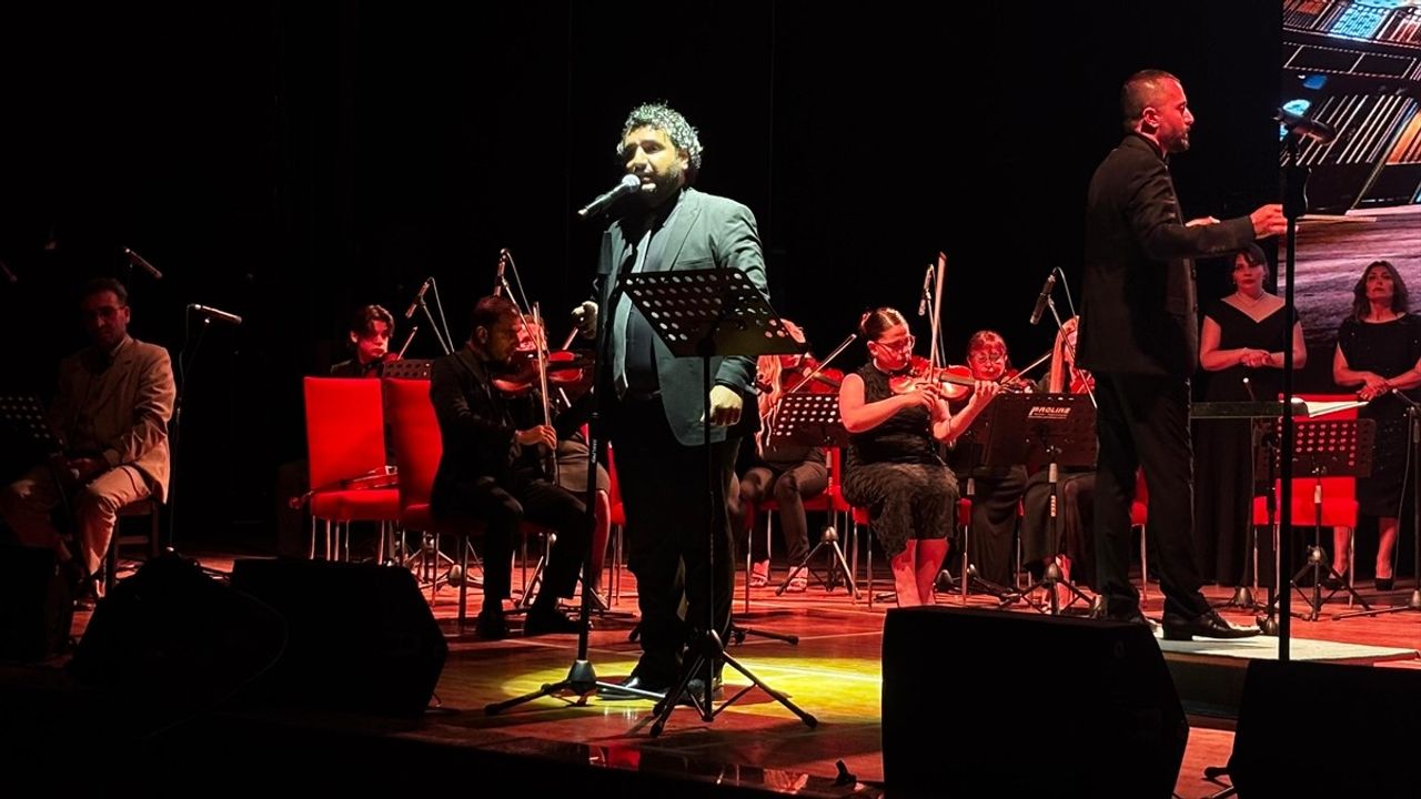 Ankara Maarif Orkestrası ve Halk Dansları Topluluğu'ndan Dikkat Çeken Yıl Sonu Gösterisi