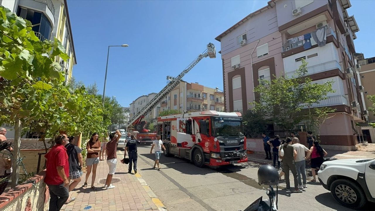 Antalya'da Evde Yangın Söndürüldü: Olayın Detayları