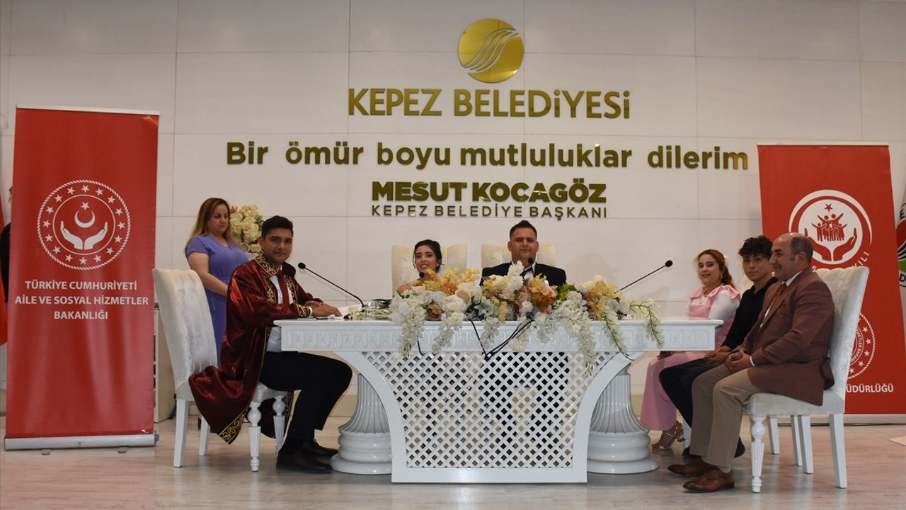 Antalya'da Evlenecek Gençlere Destek Projesinden 2 Çift Nikahlandı