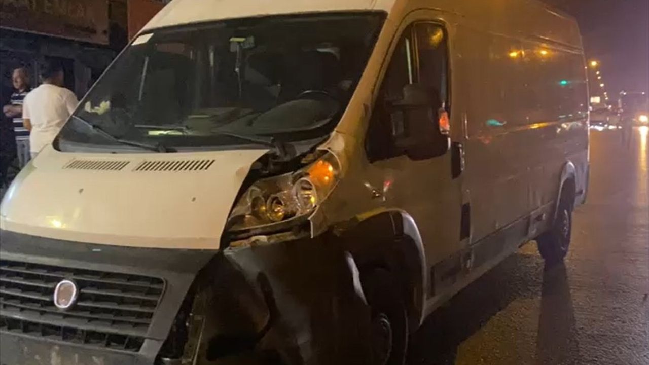 Antalya'da Minibüs Çarpması: 12 Yaşındaki Çocuk Hayatını Kaybetti