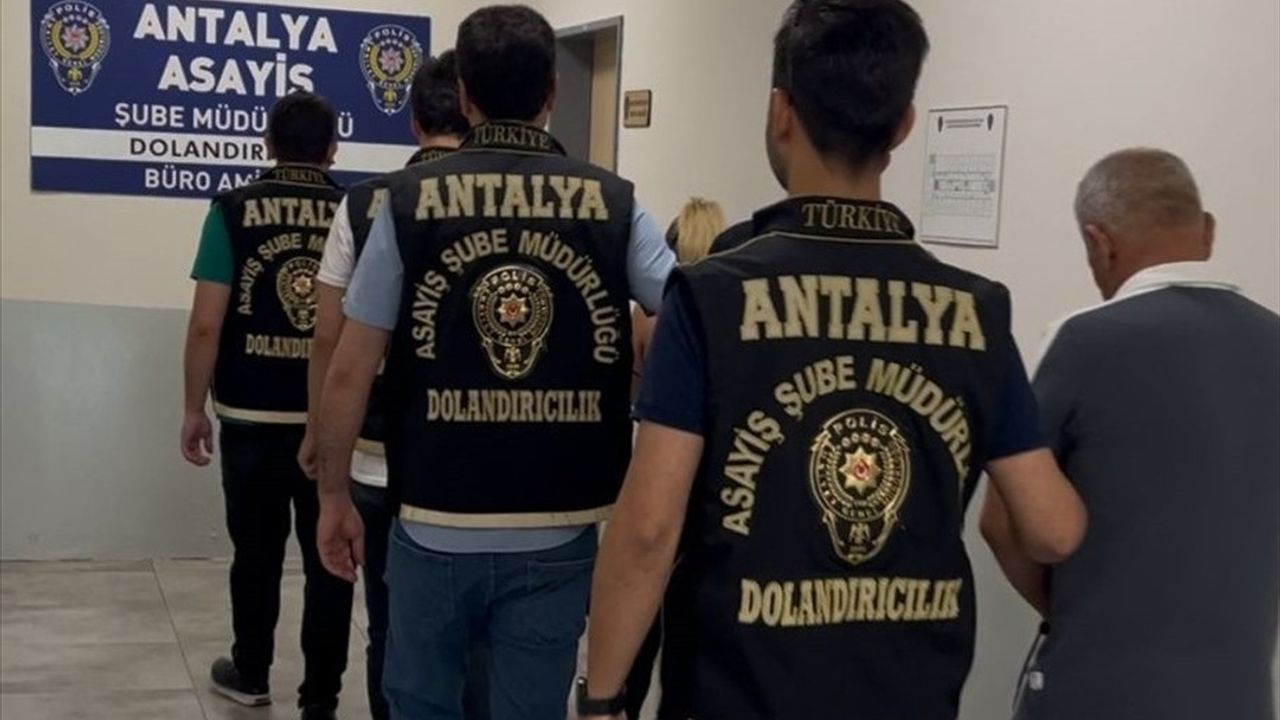 Antalya'da Sahte Altın Satışı Yapan 2 Zanlı Tutuklandı