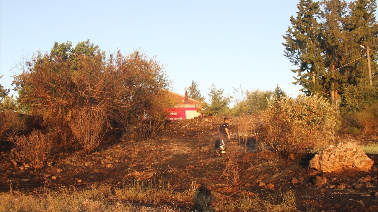 Antalya'daki Aspendos Antik Kenti Yakınındaki Yangın Kontrol Altına Alındı