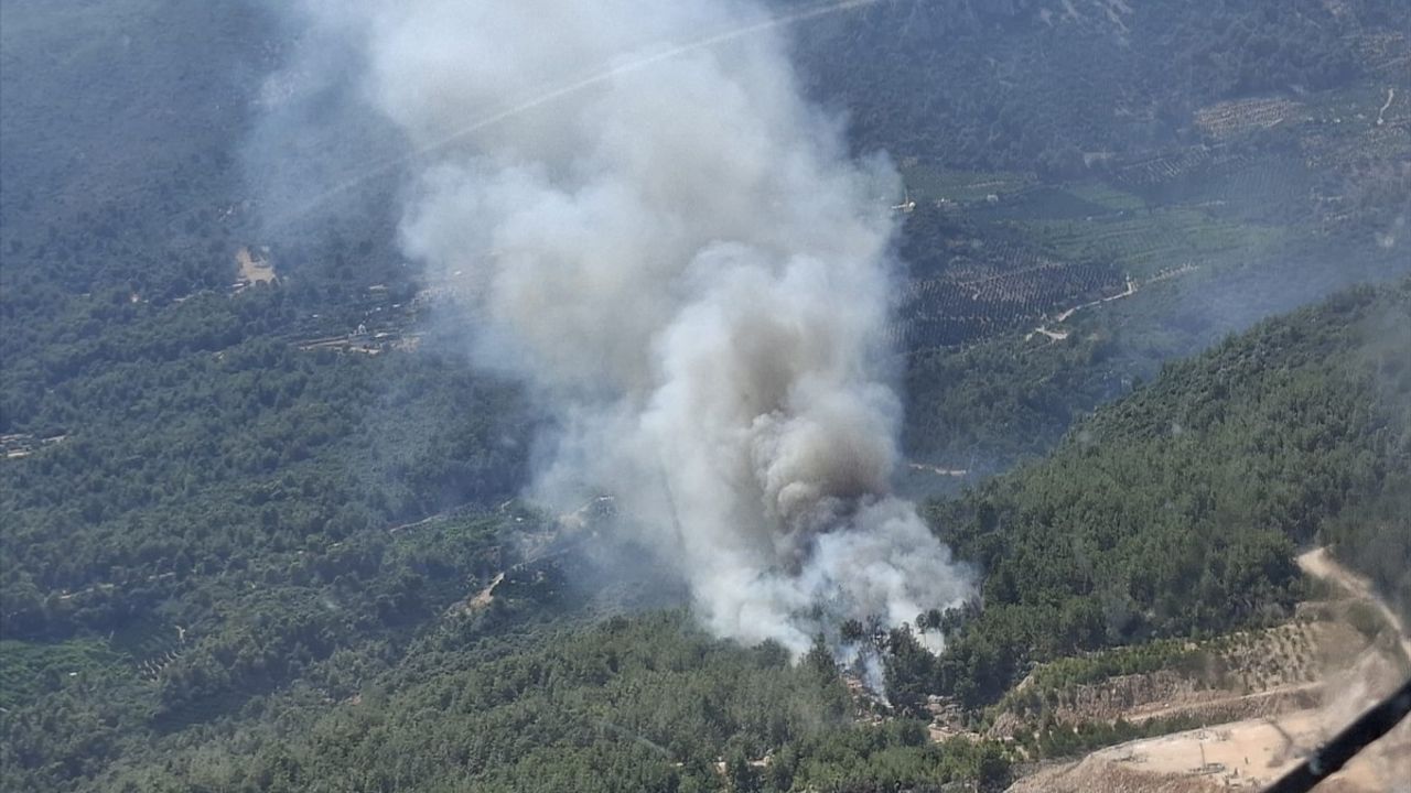 Antalya Finike'de Orman Yangını: Hızla Müdahale Ediliyor