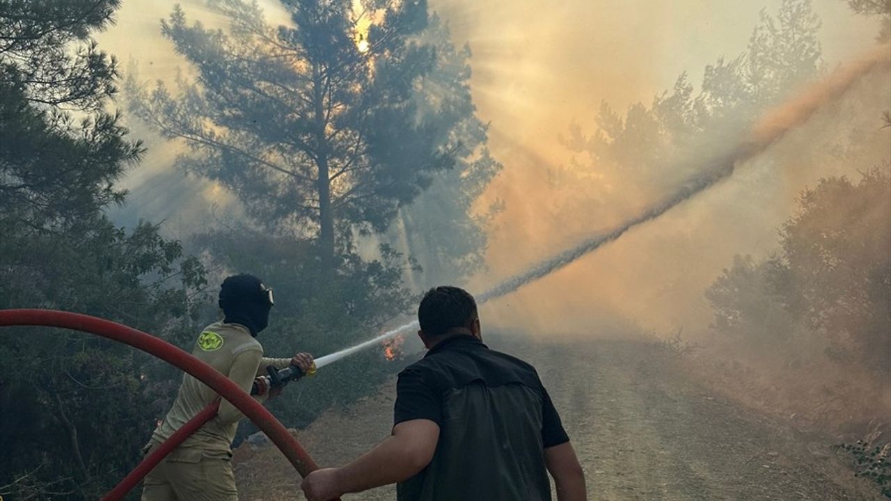 Antalya Gazipaşa'da Orman Yangınına Müdahale Devam Ediyor