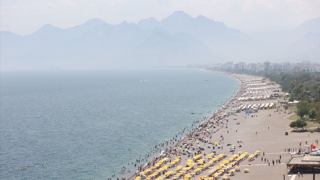 Antalya Sahillerinde Kurban Bayramı Yoğunluğu