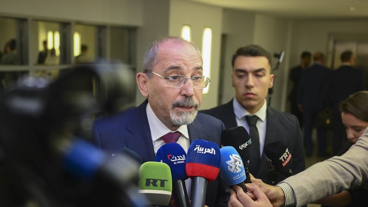 Arap Birliği Dışişleri Bakanları İstanbul'da Kritik Toplantıda Bir Araya Geldi