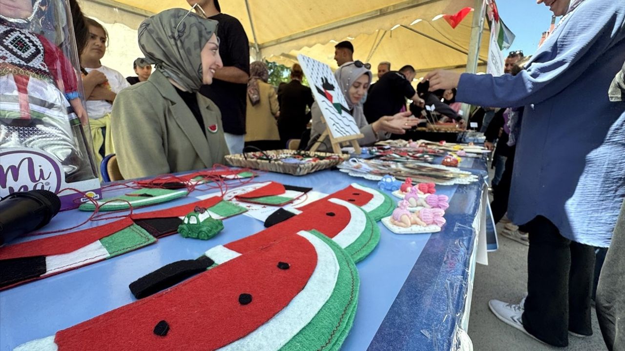 Ardahan'da Öğrenciler Gazze'ye Destek İçin Kermes Düzenledi