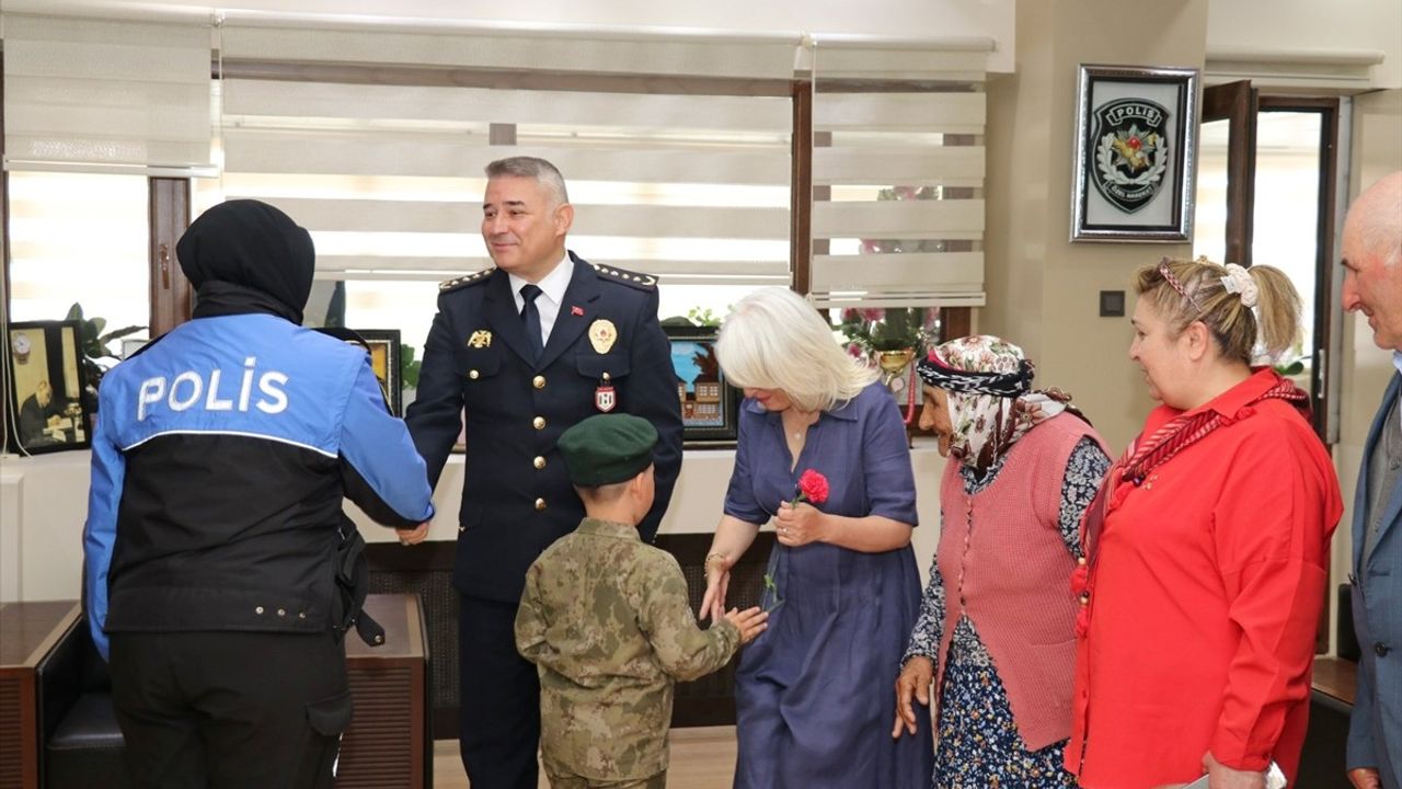 Ardahan Emniyet Müdürü Şener, Şehit Yakınlarını Bayramda Ağırladı