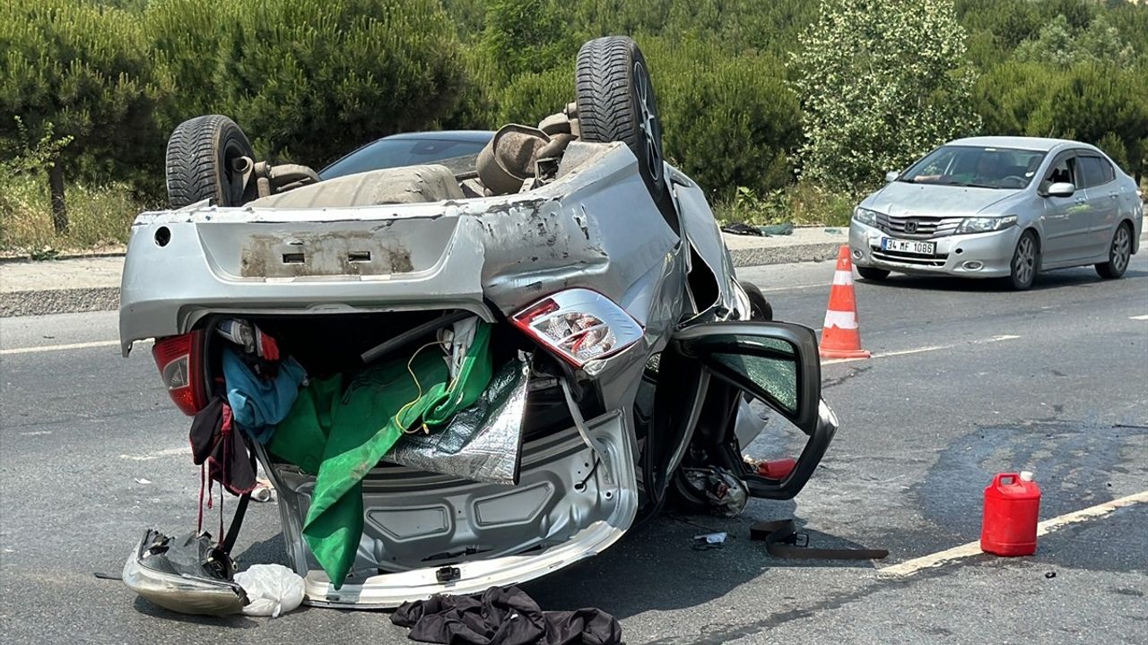 Arnavutköy'de Takla Atan Otomobilin Sürücüsü Yaralandı