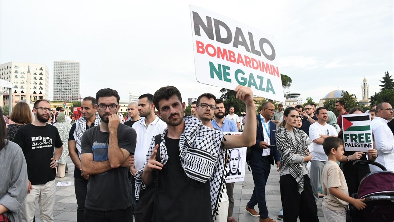 Arnavutluk'ta Filistin'e Destek Gösterisi Düzenlendi