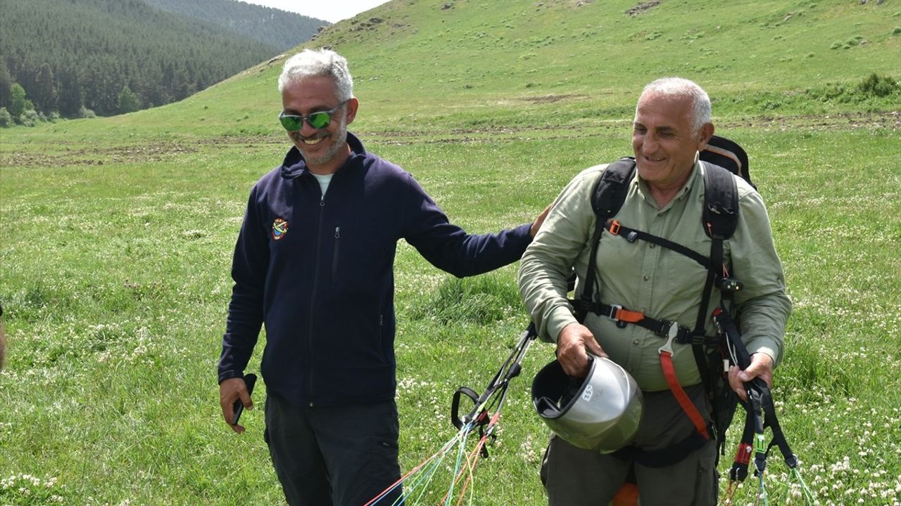 Artvin'de Yamaç Paraşütü Eğitimi Rüzgarı Esti