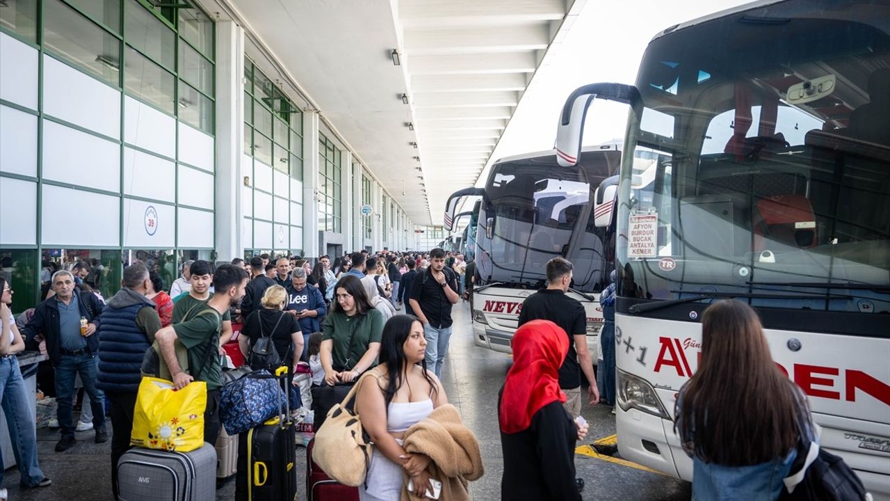 AŞTİ'de Kurban Bayramı Yoğunluğu Sürüyor
