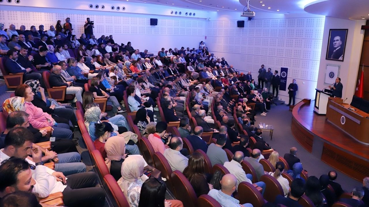 Atatürk Üniversitesi'nde 'Türkiye Yüzyılı ve Üniversiteler' Konferansı Gerçekleşti
