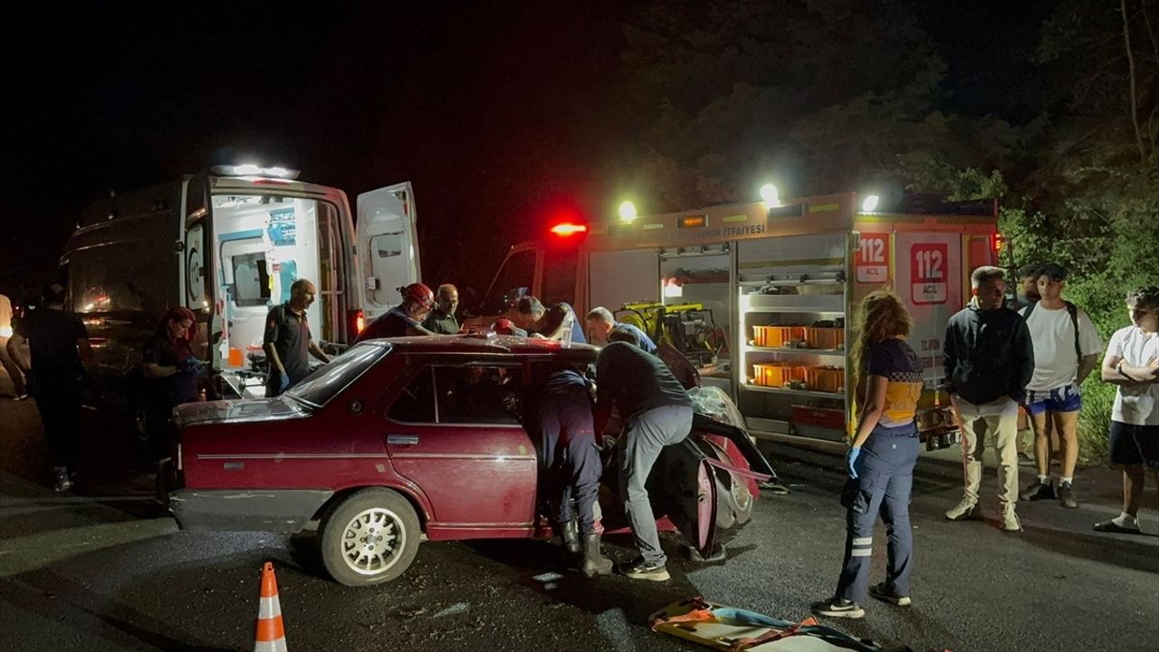 Aydın'da Ters Yönde İlerleyen Otomobil 2 Araca Çarptı: 2 Yaralı