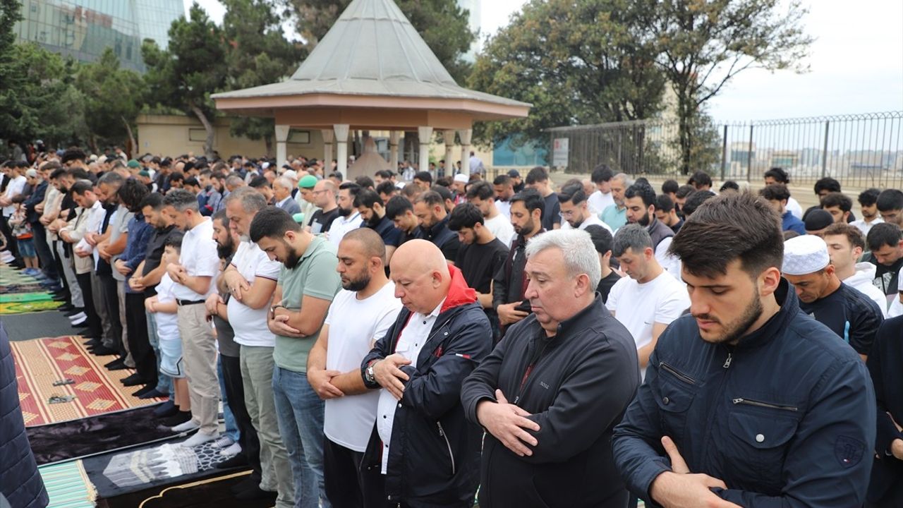 Azerbaycan'da Kurban Bayramı Namazı Coşkusu