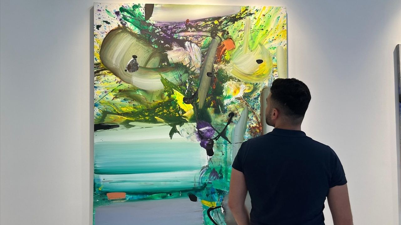 Azerbaycanlı Ressam Cebrailoğlu'nun Eserleri Antalya'da