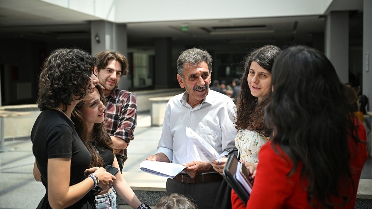 Baba ve Kızın Birlikte Gazetecilik Eğitimi: 50 Yıl Sonra Aynı Sırada