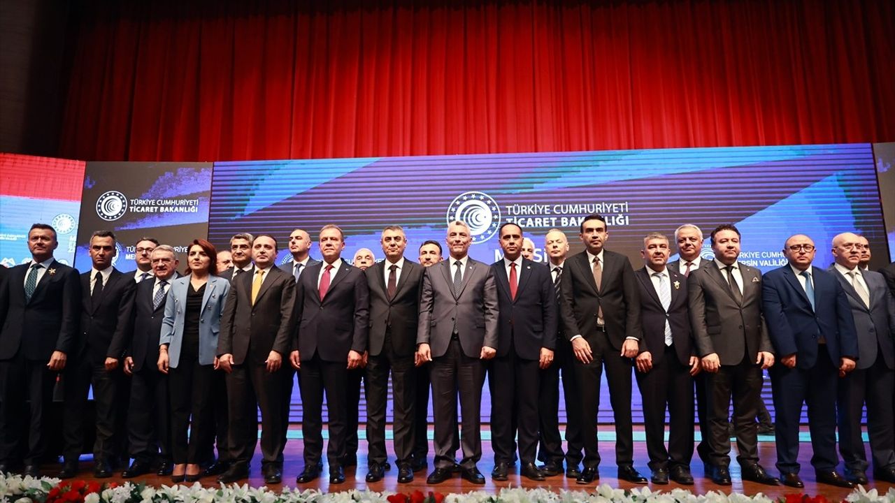 Bakan Bolat'tan Mersinli Esnafa 100 Milyon Lira Destek