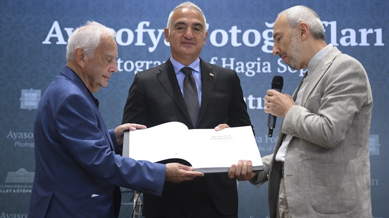 Bakan Ersoy, Ayasofya Fotoğrafları Kitabını Tanıttı